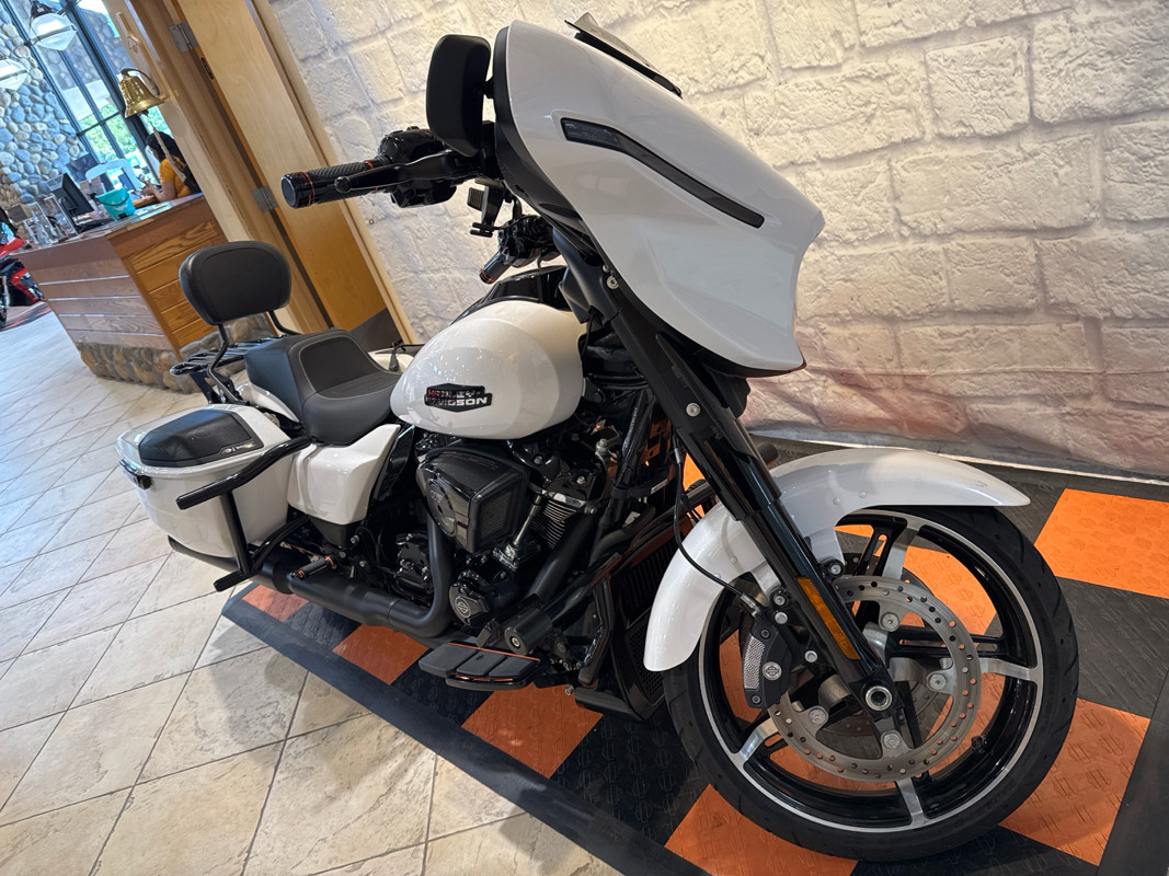 Street Glide®