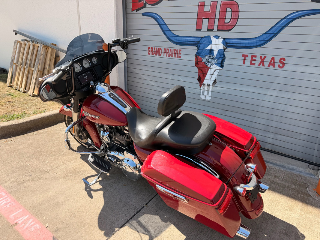Street Glide®