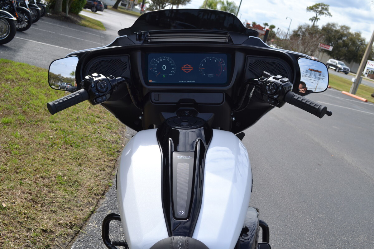 Street Glide®