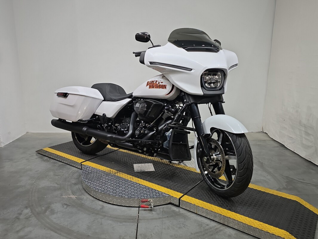 Street Glide®