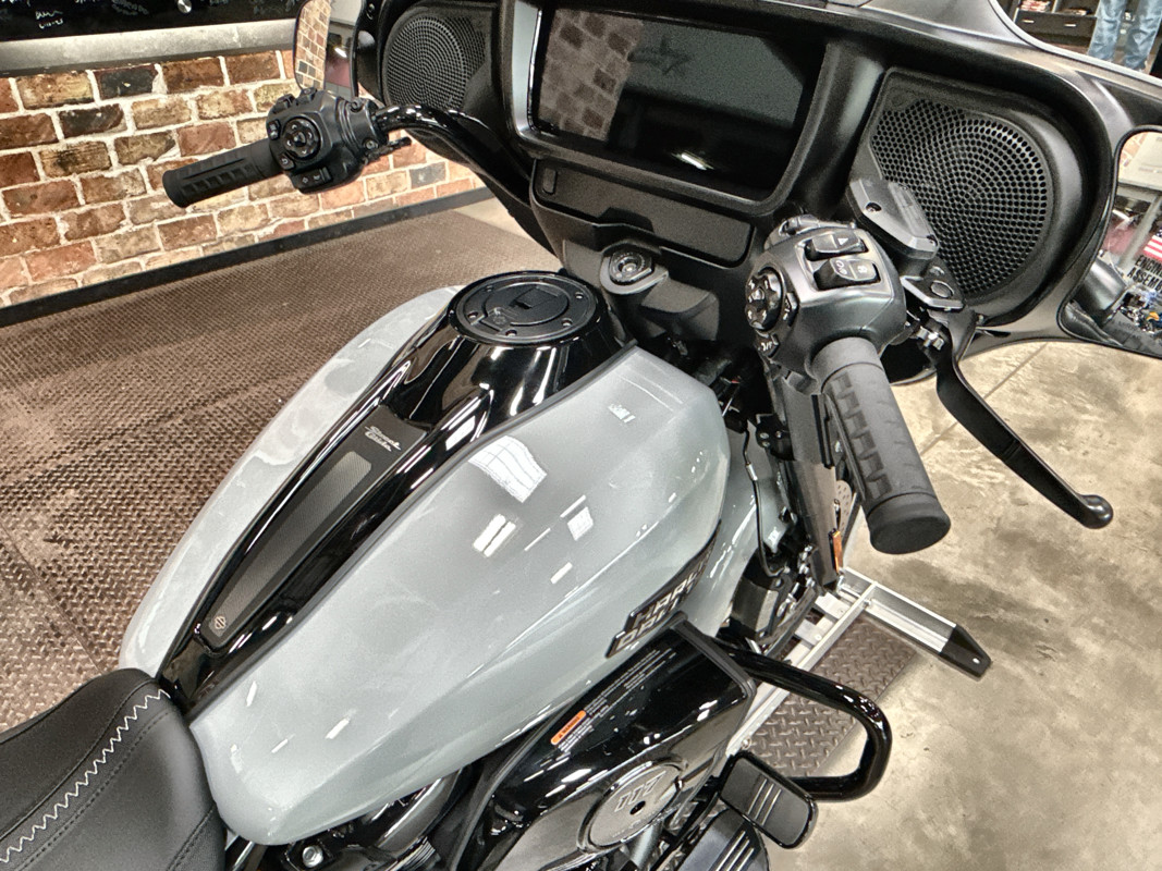 Street Glide®