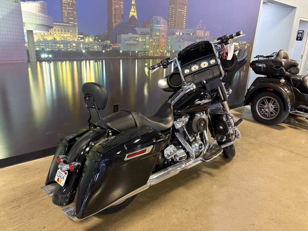 Street Glide®