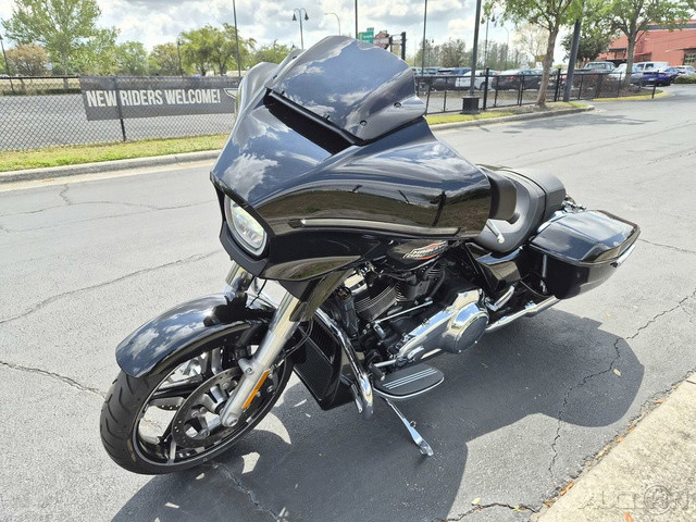 Street Glide®