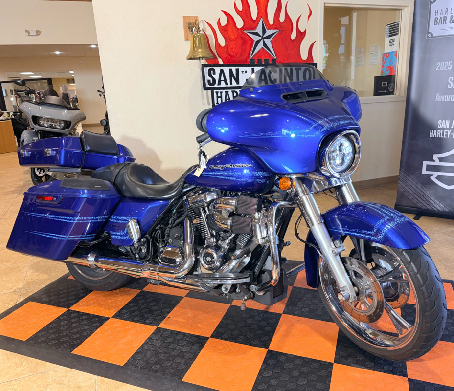 Street Glide®