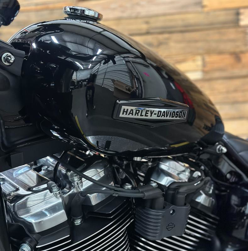 Street Bob®