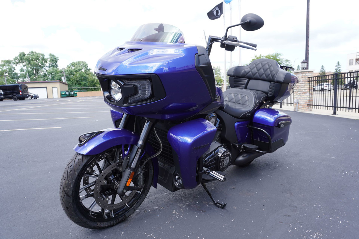 Pursuit Dark Horse Premium Package