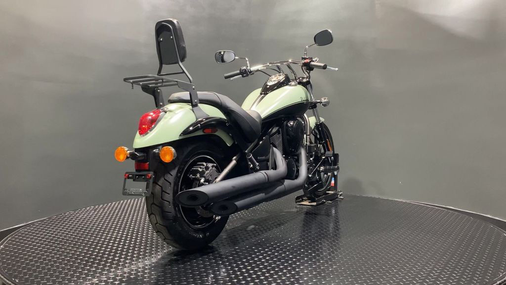 Vulcan 900 Custom