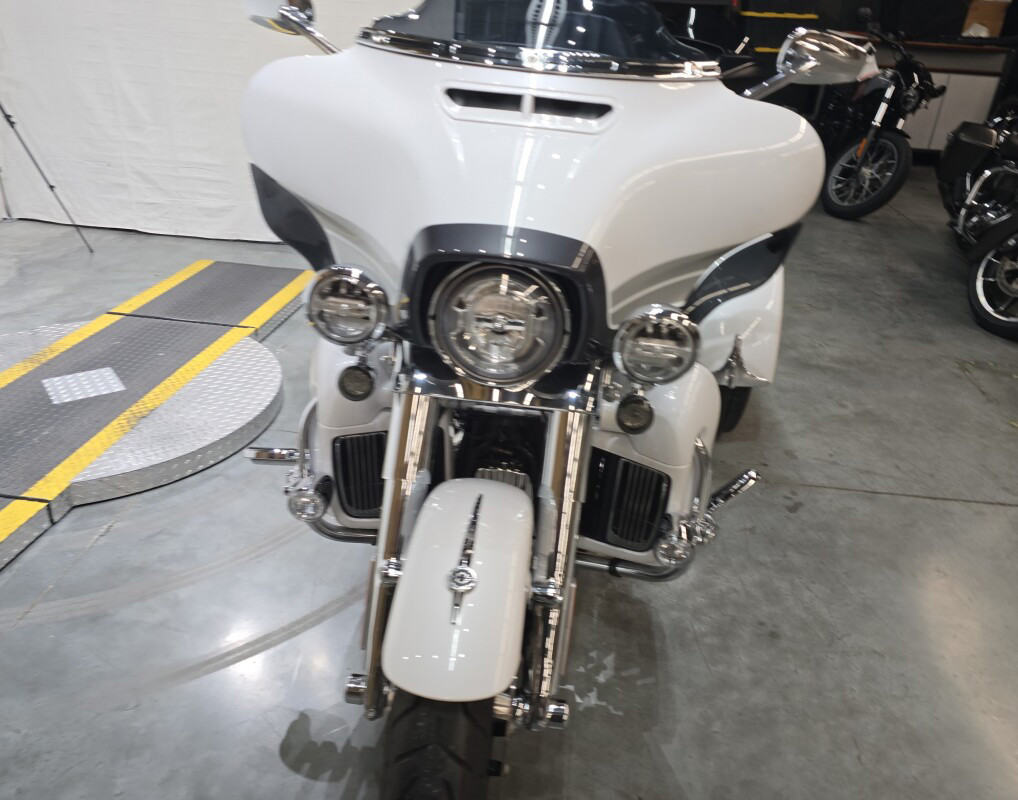 CVO Tri Glide® Ultra