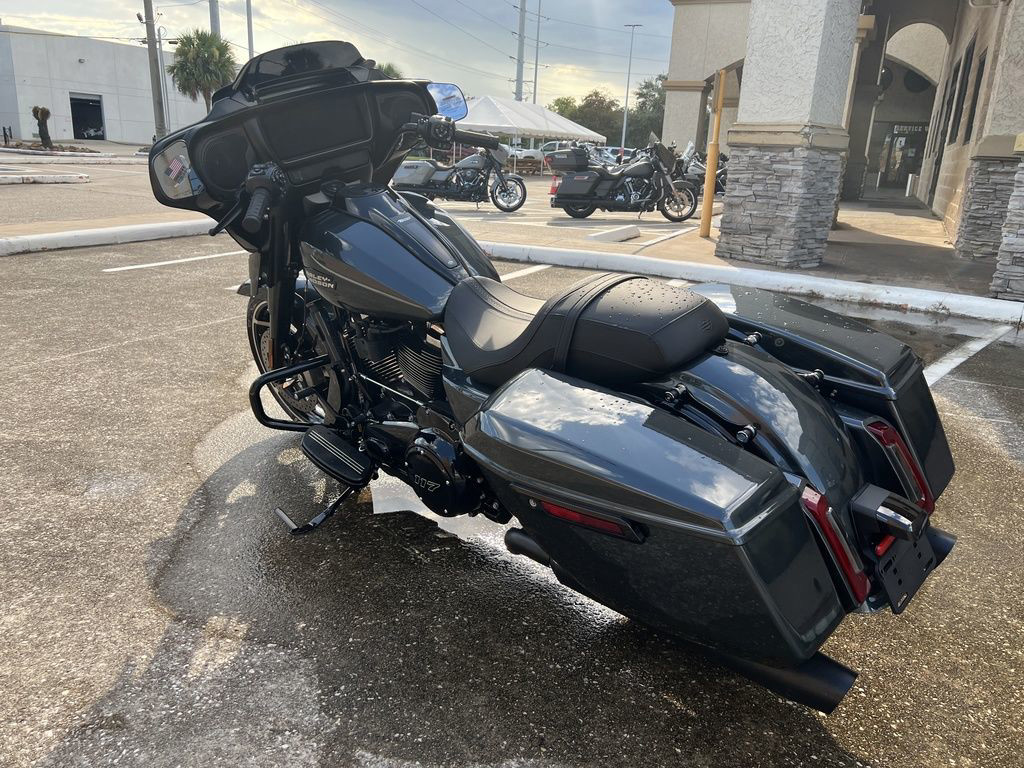 Street Glide®