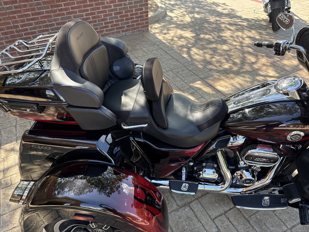 CVO® Tri Glide®