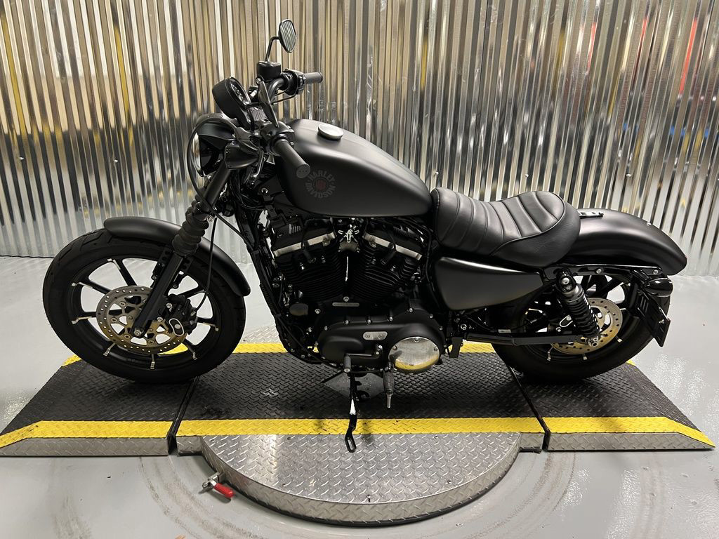Iron 883®