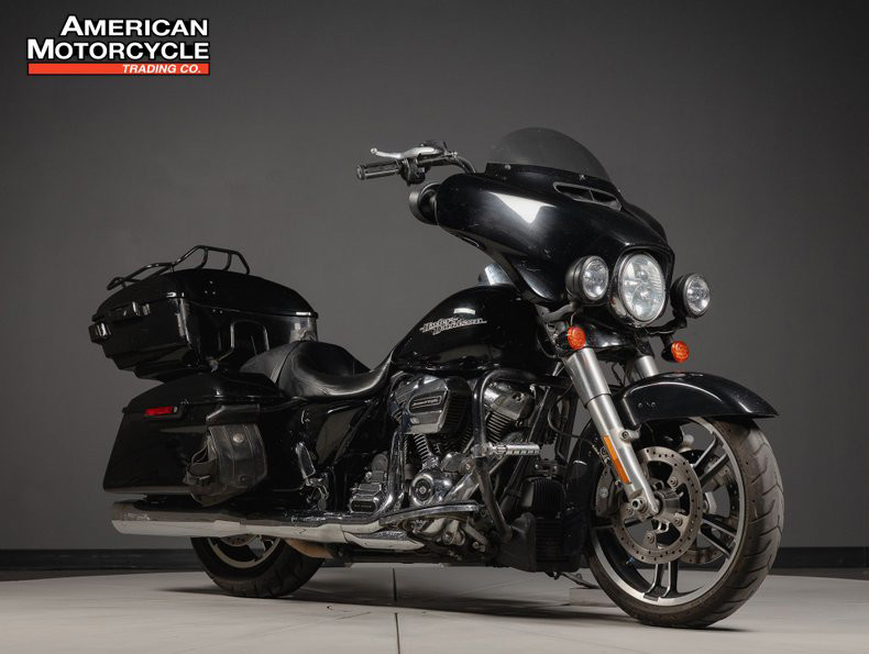 Street Glide®
