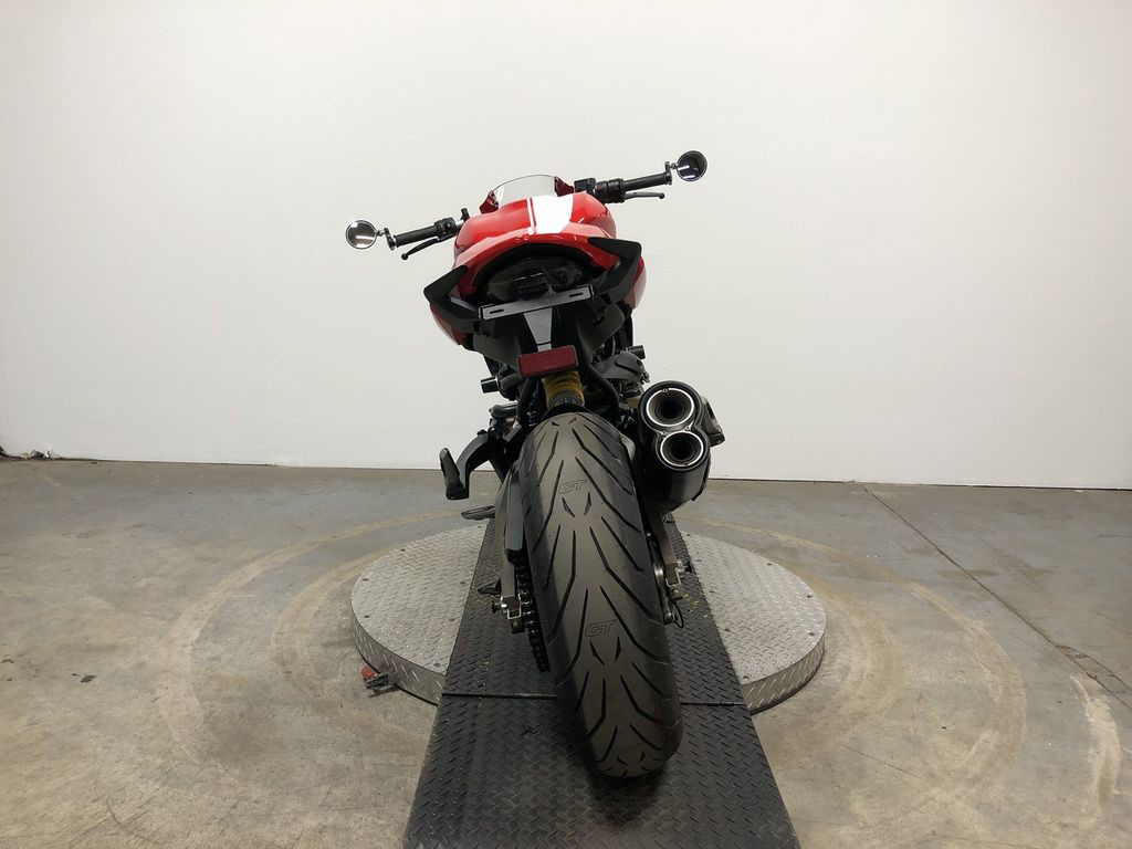 Monster 821
