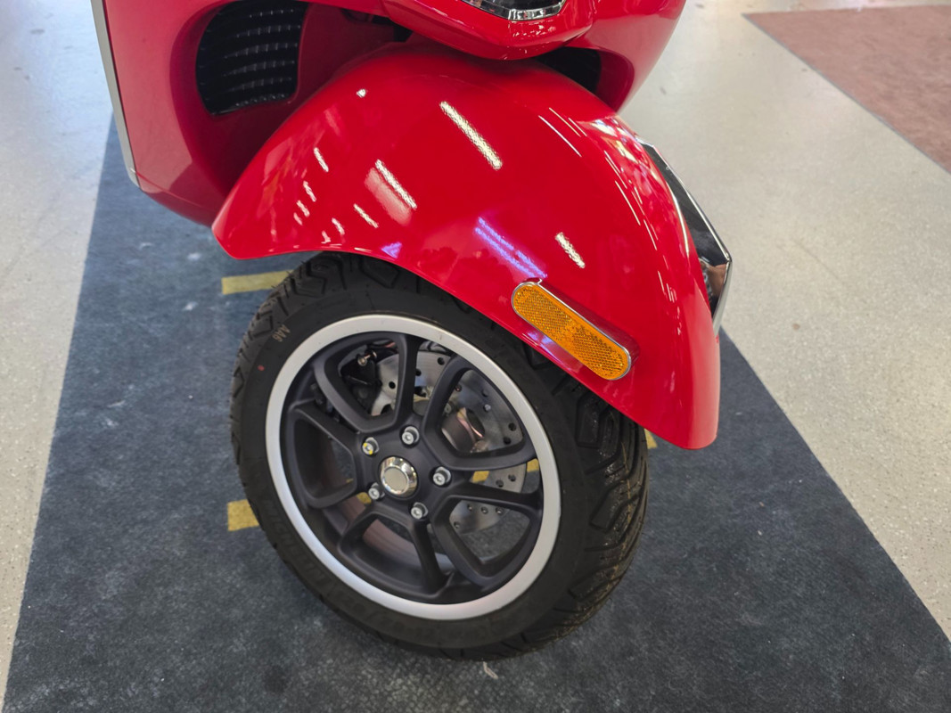 GTS 300 Super Sport