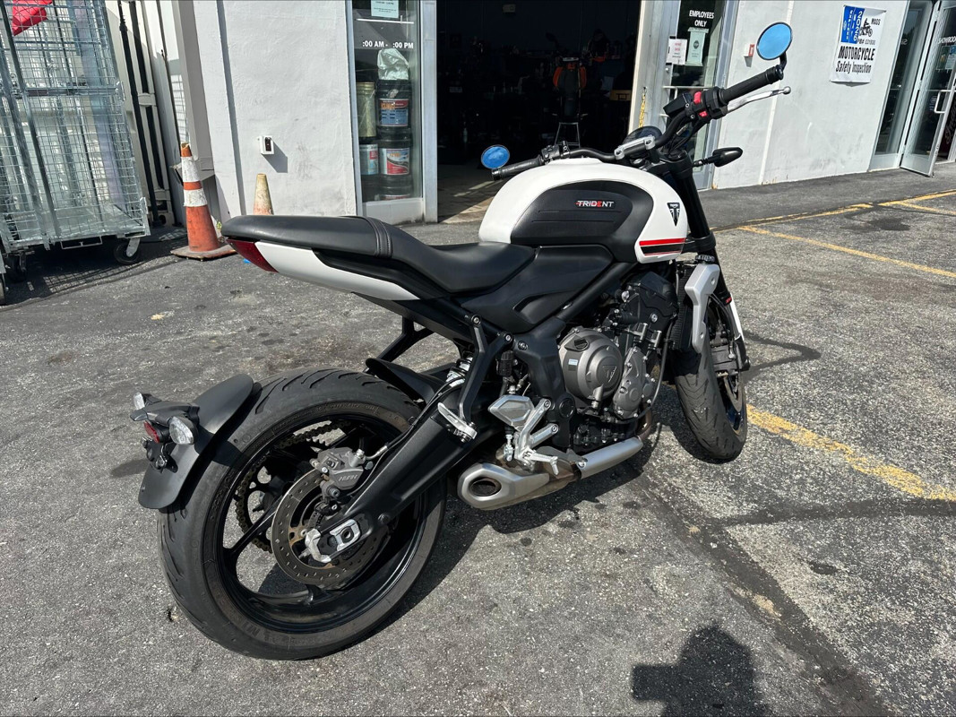 Trident 660