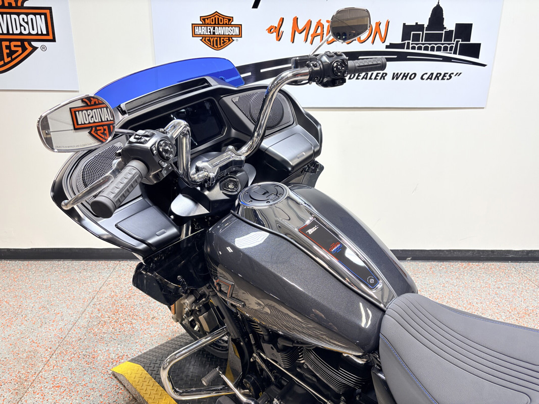 Road Glide®