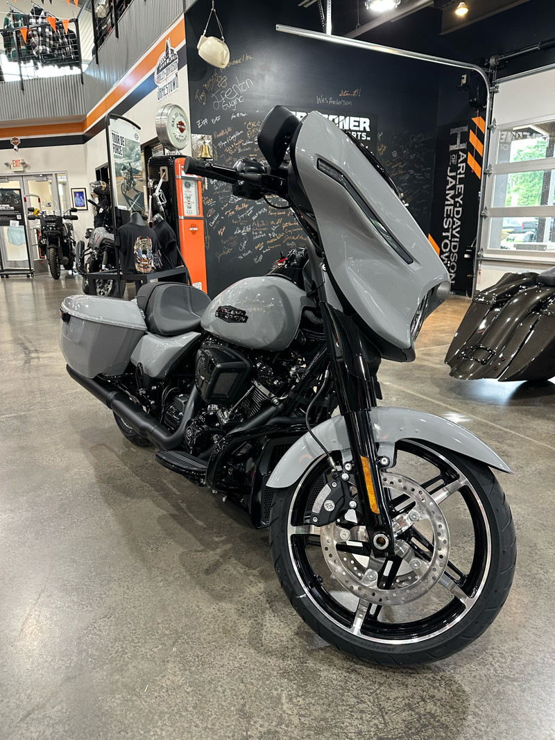 Street Glide®