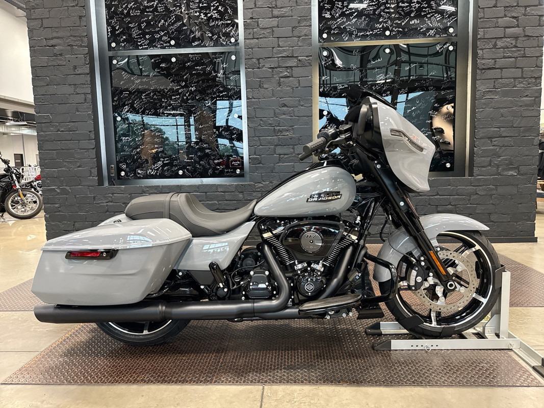 Street Glide®