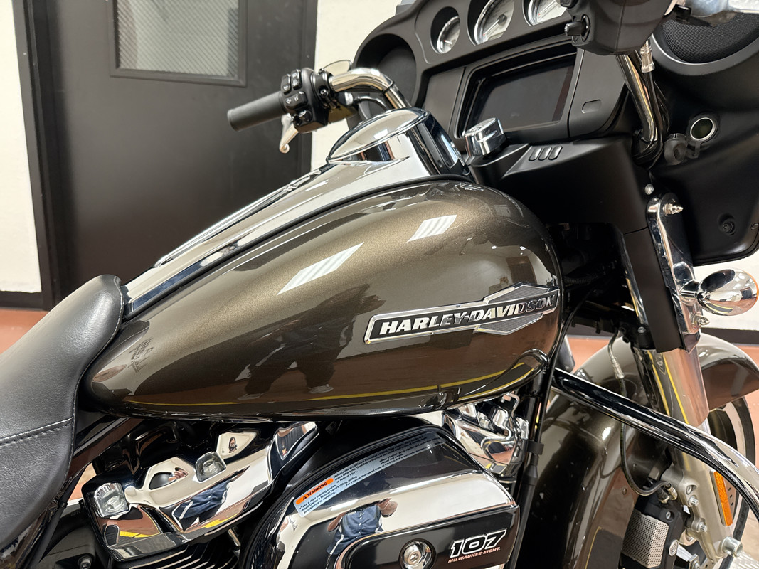 Street Glide®