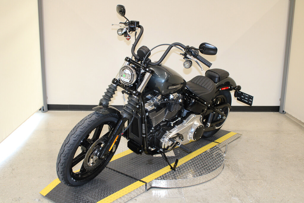 Street Bob®