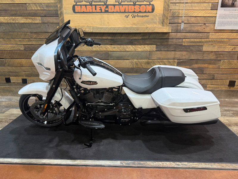 Street Glide®
