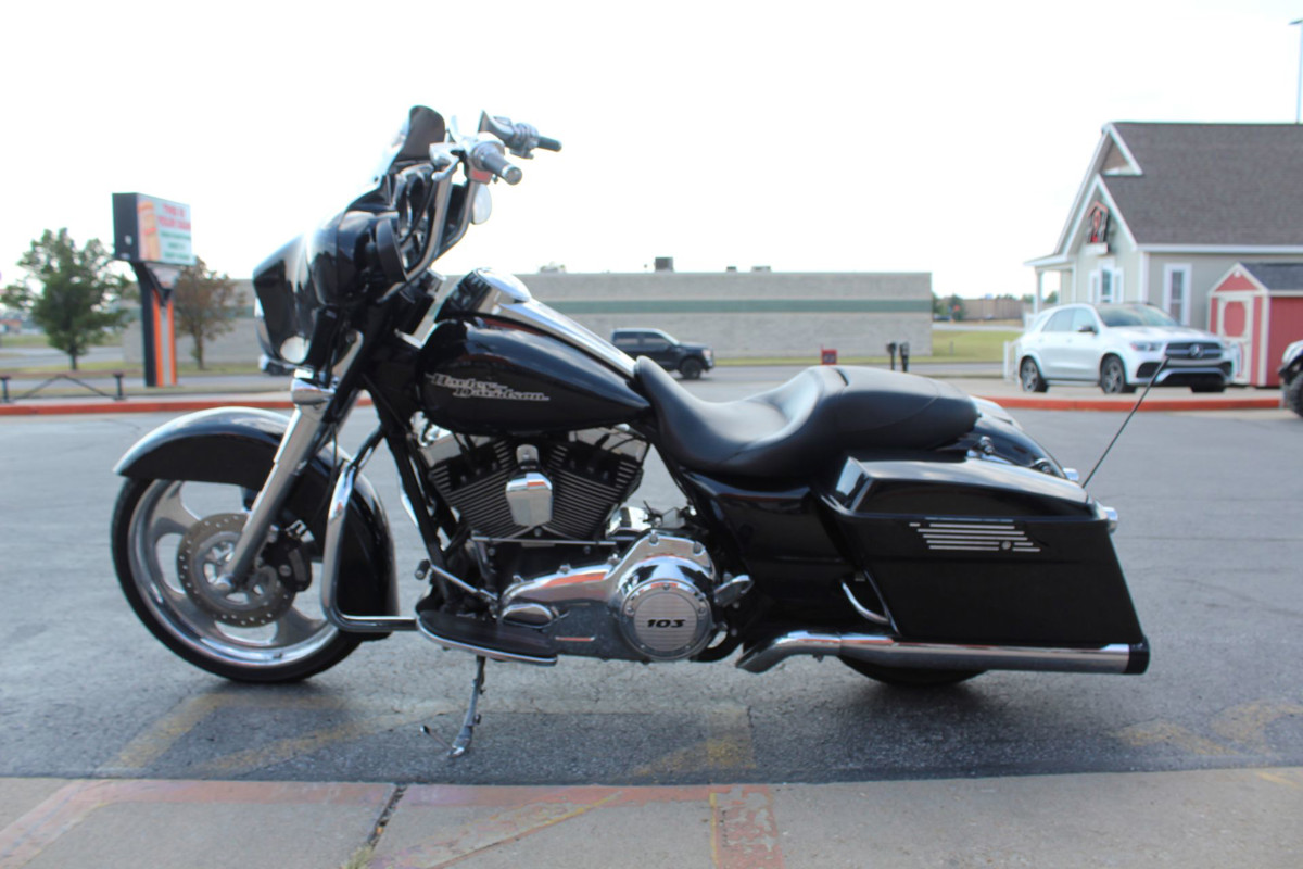 Street Glide®