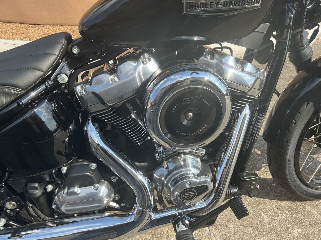Street Bob®