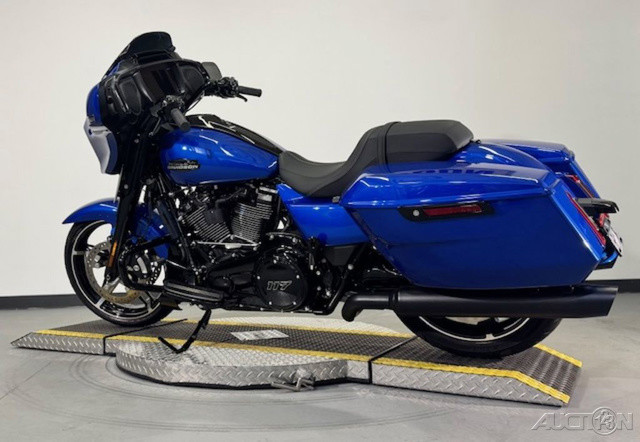 Street Glide®
