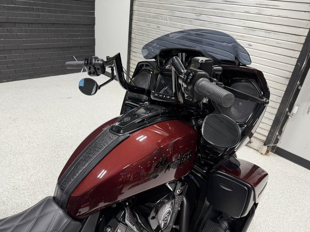 Pursuit Dark Horse 112