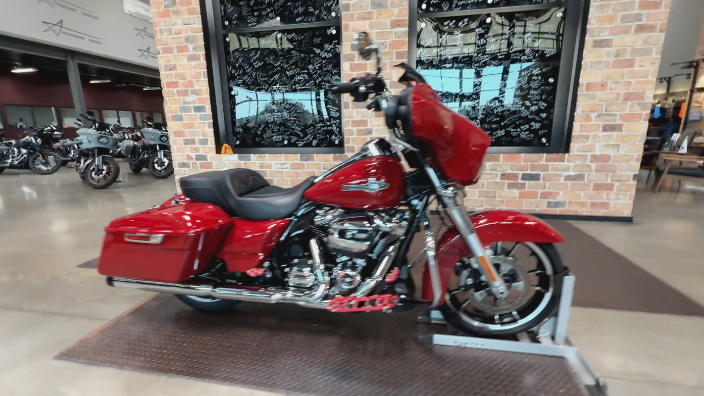 Street Glide®