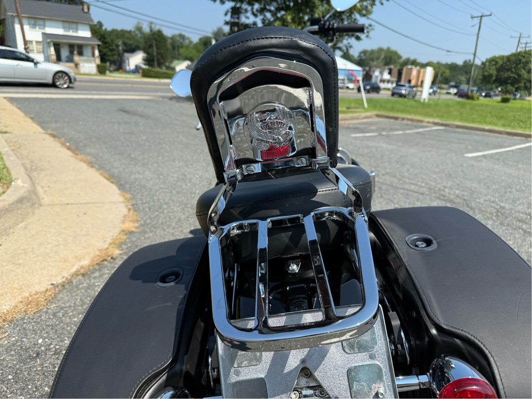 Dyna® Super Glide® Custom