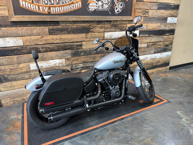 Street Bob®