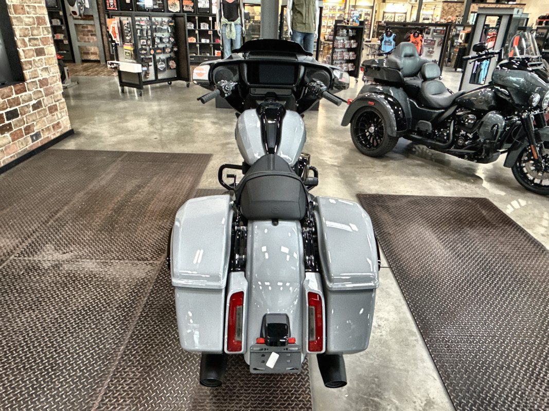 Street Glide®