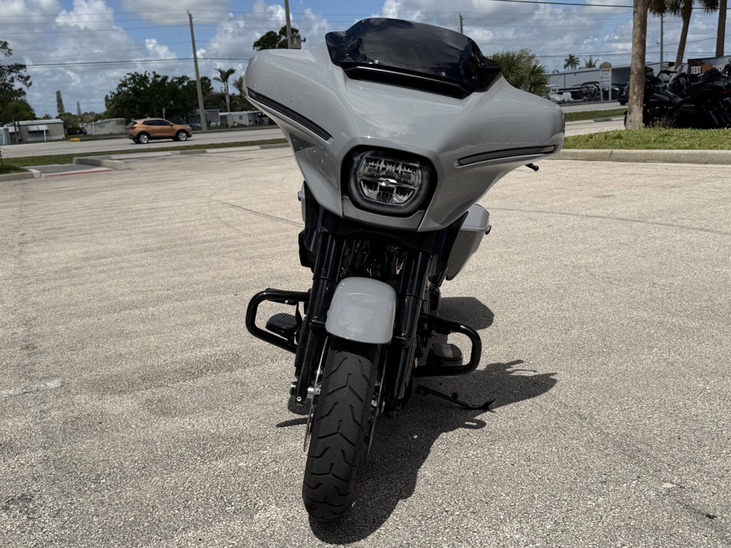 Street Glide®