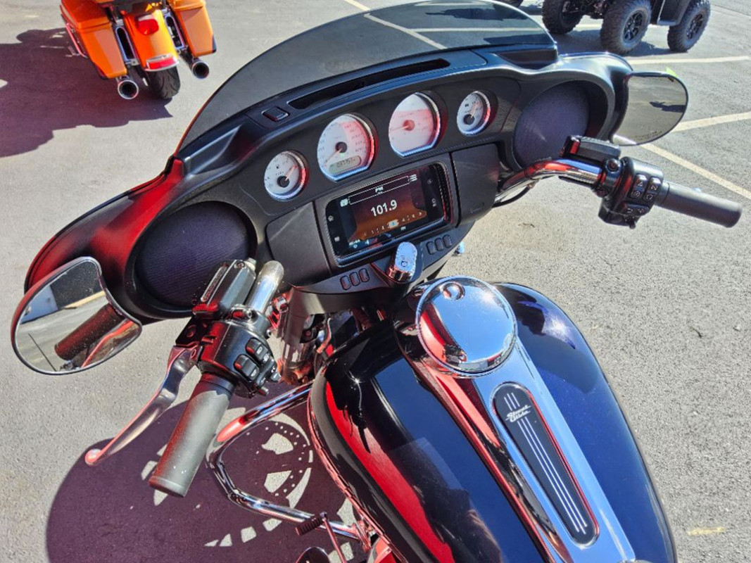 Street Glide®
