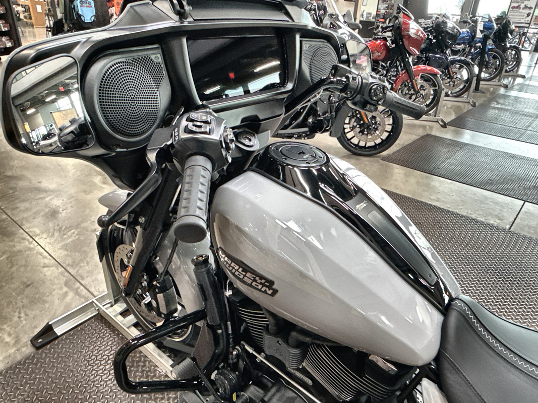 Street Glide®