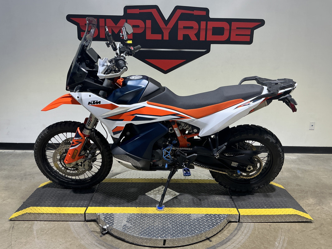 890 Adventure R
