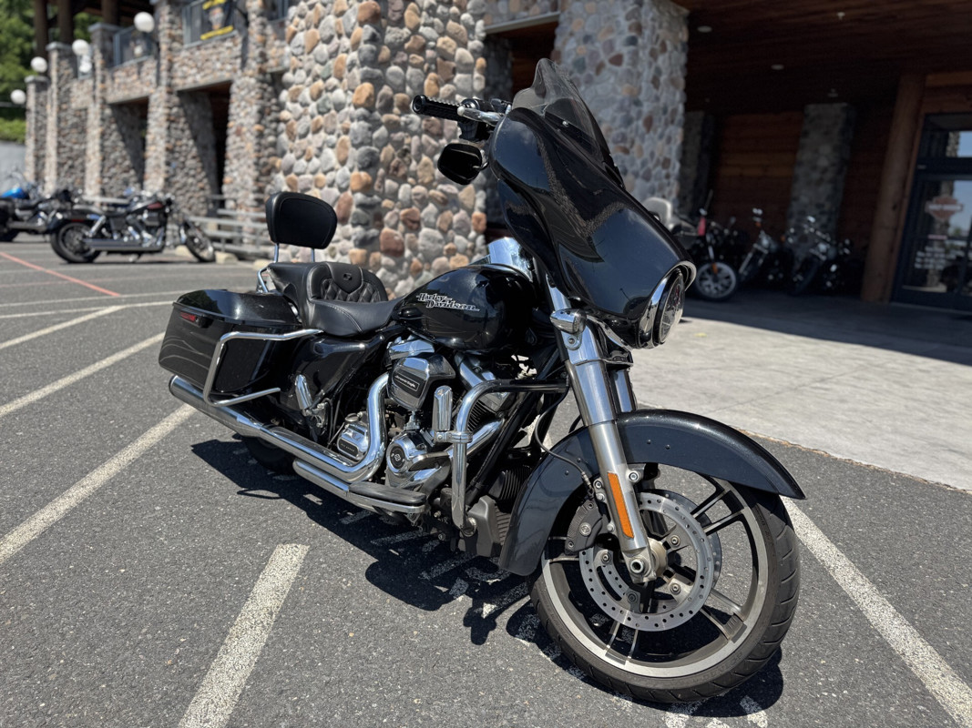 Street Glide®