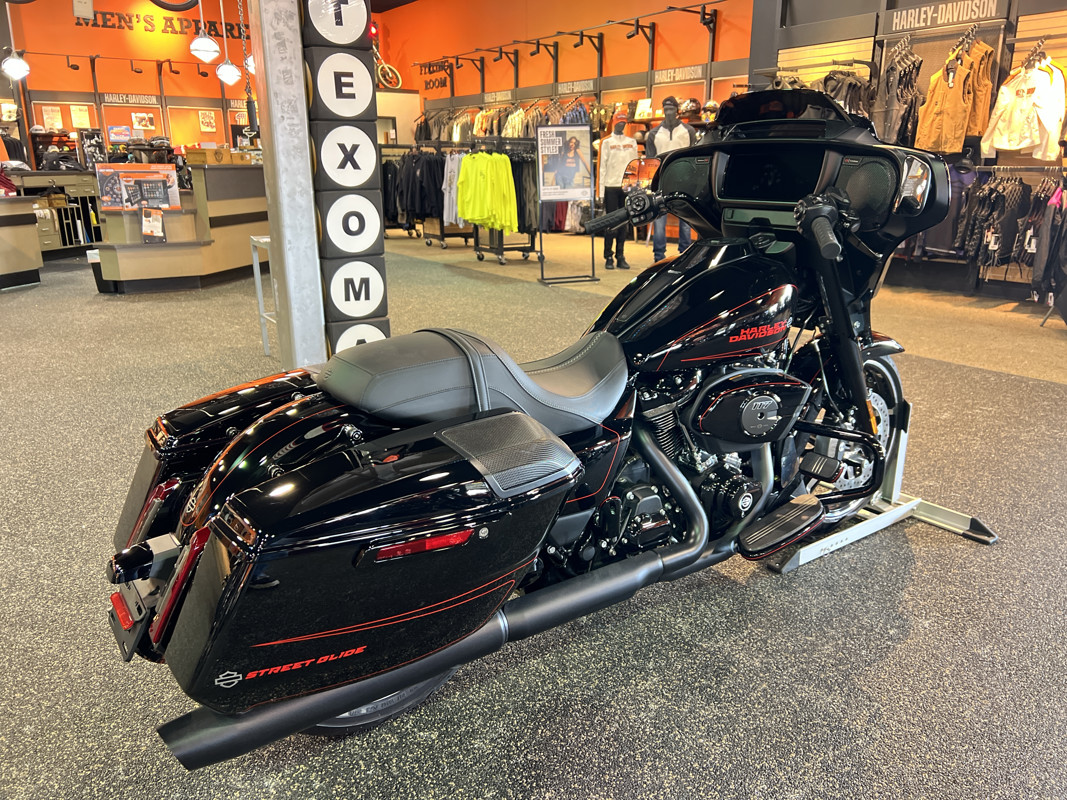 Street Glide®