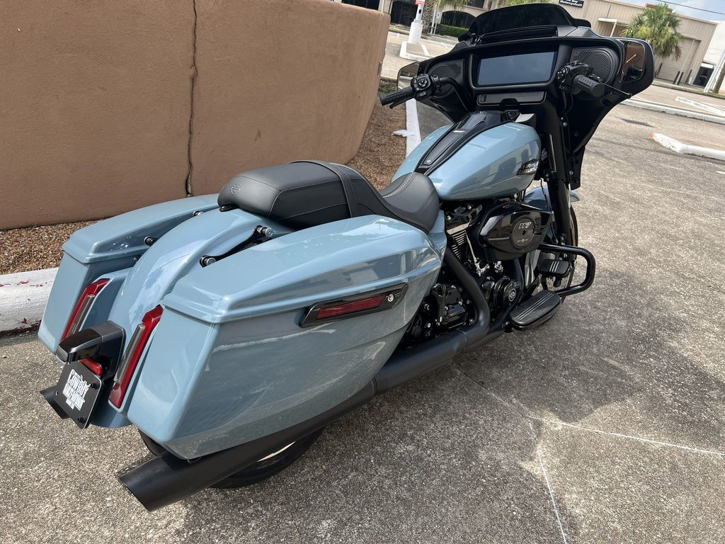 Street Glide®