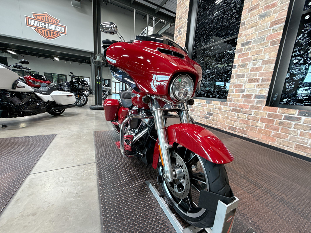Street Glide®