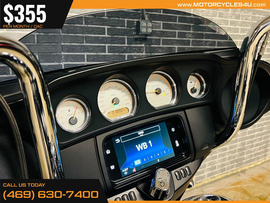 Street Glide®
