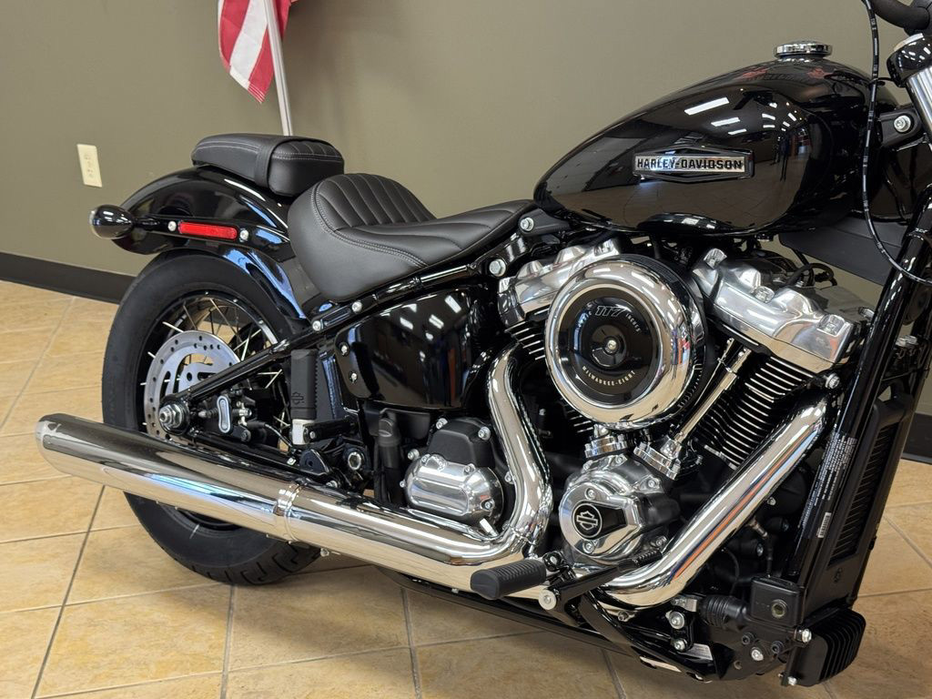 Street Bob®