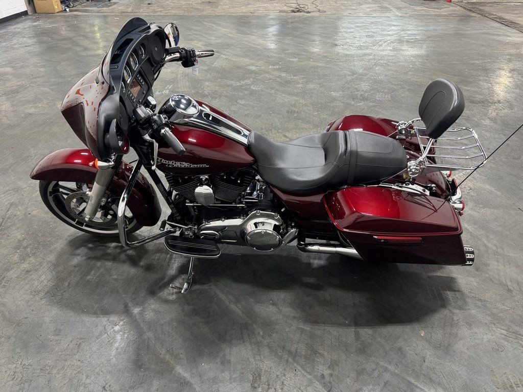 Street Glide®