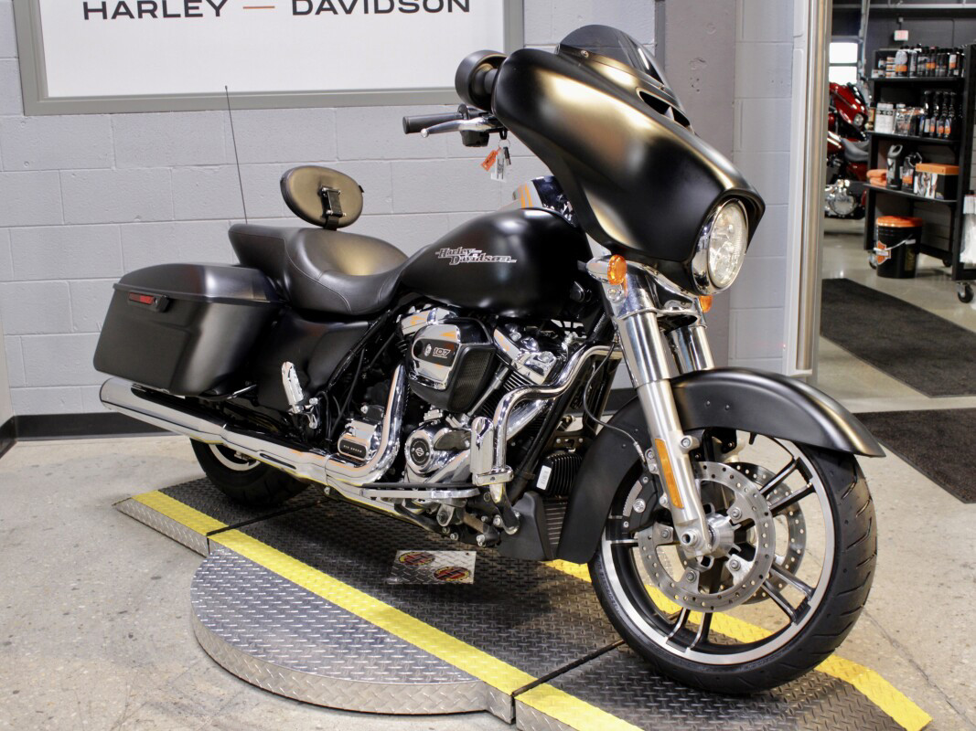 Street Glide®