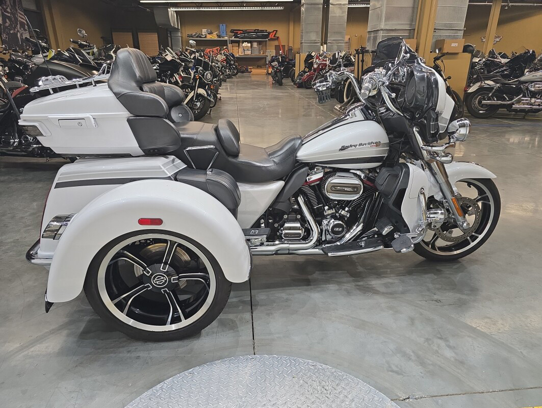 CVO Tri Glide® Ultra