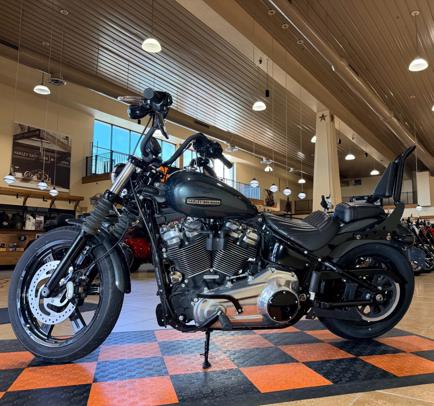 Street Bob®