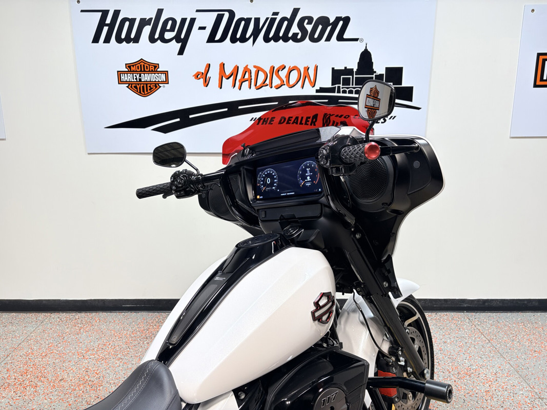 Street Glide®