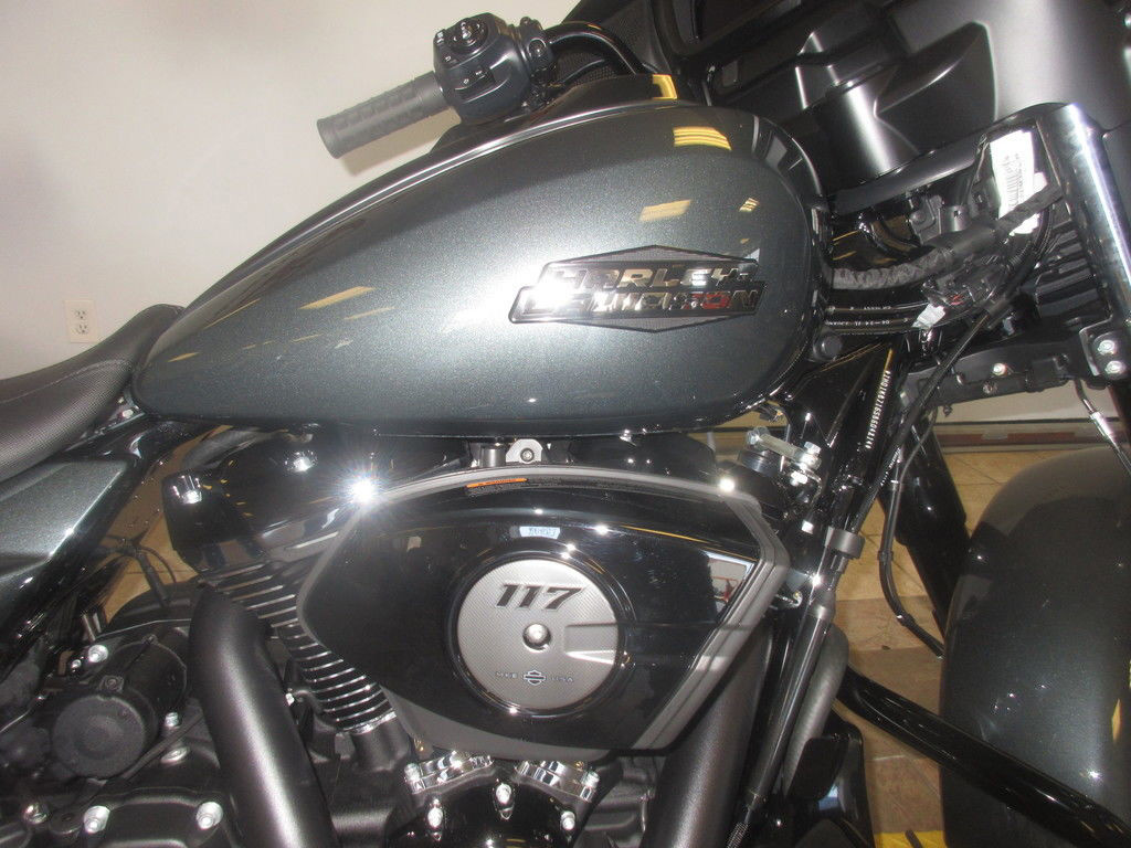 Street Glide®