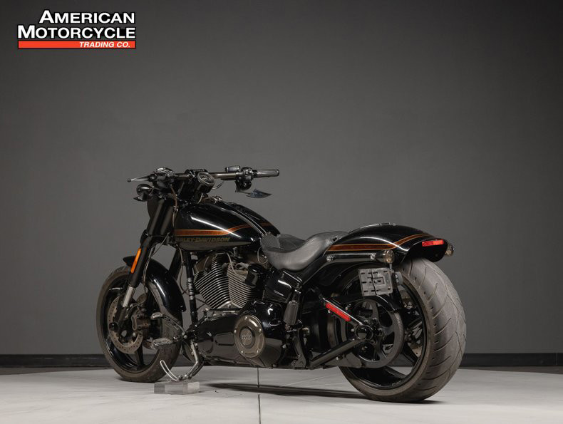 CVO® Pro Street Breakout®